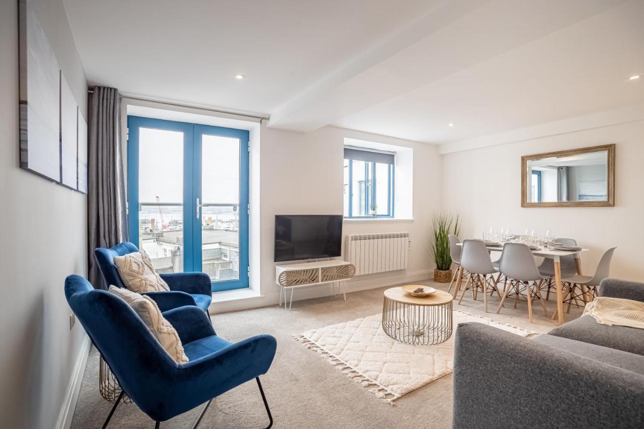 Elegant Fresh Spacious Two Bed Apartment - Juliet Balcony - Sea, Marina, Harbour Views, English Riviera Clock Tower Torquay Bagian luar foto
