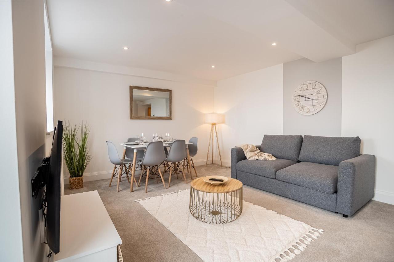 Elegant Fresh Spacious Two Bed Apartment - Juliet Balcony - Sea, Marina, Harbour Views, English Riviera Clock Tower Torquay Bagian luar foto